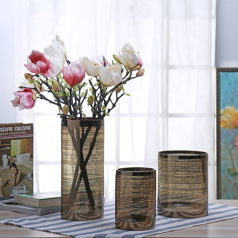 Free samples supply wholesale luxury pillar candle holders with different sizes for home decor